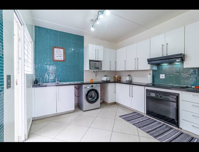 3 BEDROOM TOWNHOUSE FOR SALE IN GLENVISTA